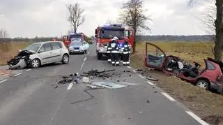 Samochody zderzyły się na prostej drodze