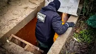 Do pomieszczenia wchodziło się przez właz w ziemi