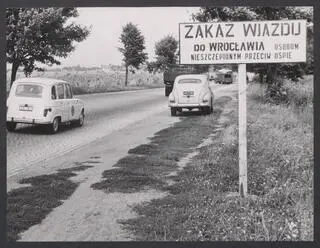 Przy wszystkich drogach wjazdowych do miasta stanęły takie tablice