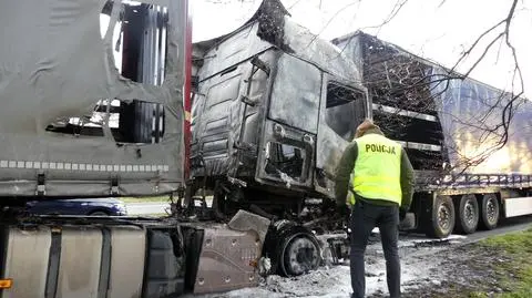 Trzy tiry spłonęły na parkingu. "To mogło być podpalenie"