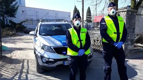 Wjazdu do Domu Pomocy Społecznej w Drzewicy pilnuje policja