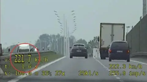 221 km/h na liczniku. Spieszył się na spotkanie, czujność stracił z powodu rozmowy telefonicznej