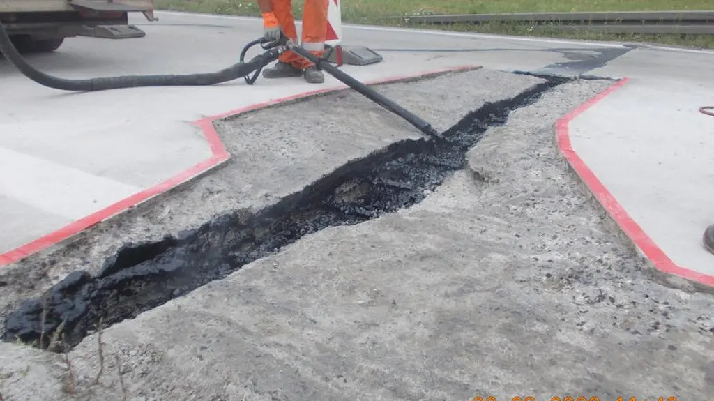 Drogowcy naprawili uszkodzoną jezdnię