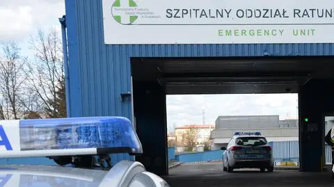 Kilkuletnie siostry połknęły środek żrący. Policjanci pomogli ich ojcu w drodze do szpitala