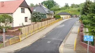 Barierki na osiedlu w Trzebnicy