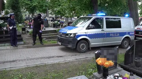 Dwie osoby potrącone na cmentarzu. "Pracownik zakładu pogrzebowego nie zachował należytej ostrożności"