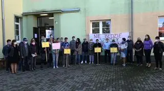 Protest rodziców w szkole w Sosnówce