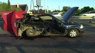 Wypadek w Długołęce. Nie żyje kierowca hondy