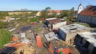 Sprzątanie po nawałnicy, jaka przeszła nad Czechami