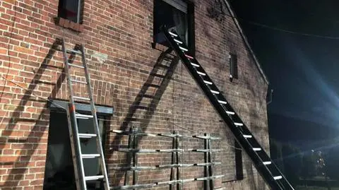 Straż pożarna z płonącego domu ewakuowała szóstkę dzieci