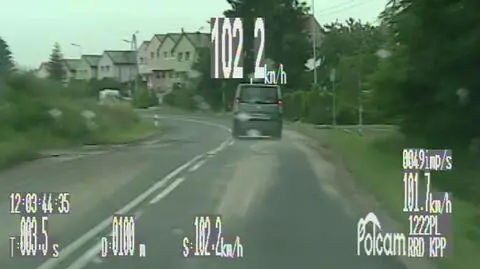 "Nieznacznie zwolnił, ale wciąż jechał za szybko". Stracił prawo jazdy