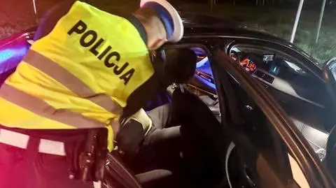 Za szybko, bez prawa jazdy i z promilami. Policjanci pokazują nagranie z pościgu
