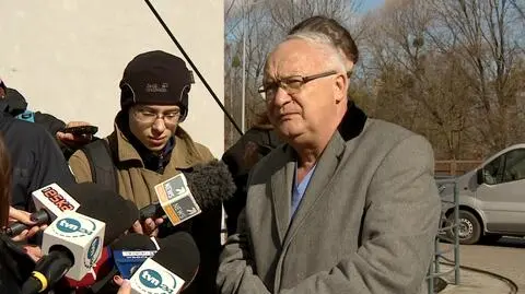 "Największym niebezpieczeństwem są klamki, a później osoba kaszląca". Wirusolog w ogniu pytań