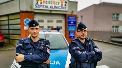 Dwóch siedmiolatków napiło się nabłyszczacza do zmywarek. Policja eksortowała ich do szpitala