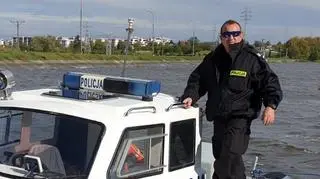 Ojca i syna z wody wyciągnęli policjanci i strażnicy miejscy