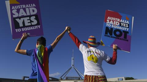 Australia zalegalizowała małżeństwa jednopłciowe. Zobacz, gdzie to jest karane