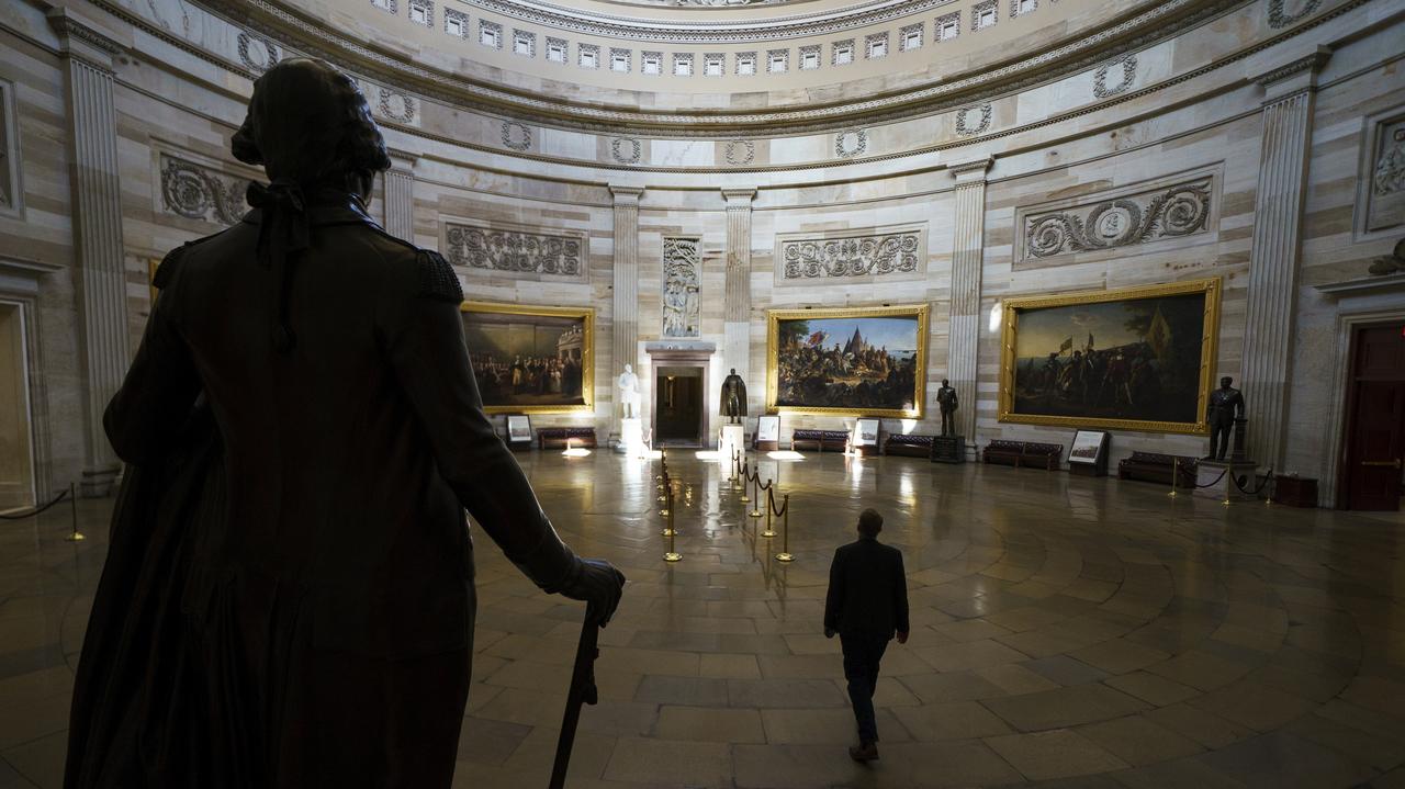 Dzień wypłaty. Ruszyła "znacząca" fala zwolnień