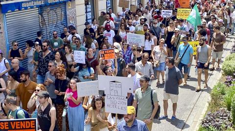 Malaga mówi "nie" masowej turystyce. Tysiące osób przeszły ulicami tego miasta w proteście