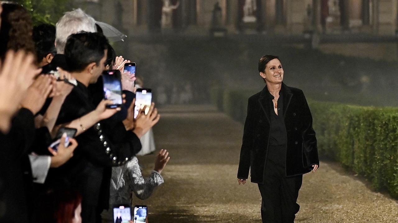 Jako pierwsza kobieta kierowała legendarnym domem mody. Odchodzi po blisko dekadzie