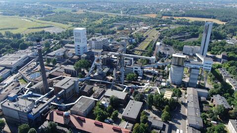 Obchody Barbórki. Górnicza orkiestra obudziła mieszkańców Nikiszowca w Katowicach