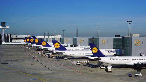 Samoloty Lufthansy na lotnisku we Frankfurcie
