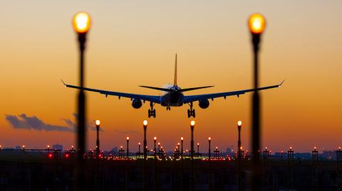 Jak podejmowane są decyzje o zakazie lotów? Tłumaczy Marcin Horała