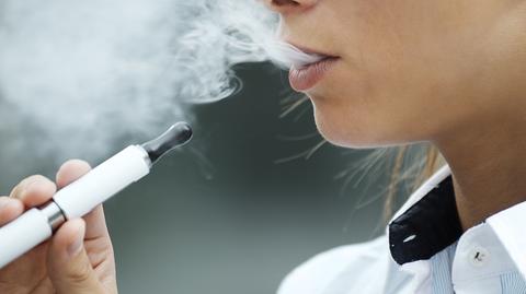 Rząd zajmie się e-papierosami