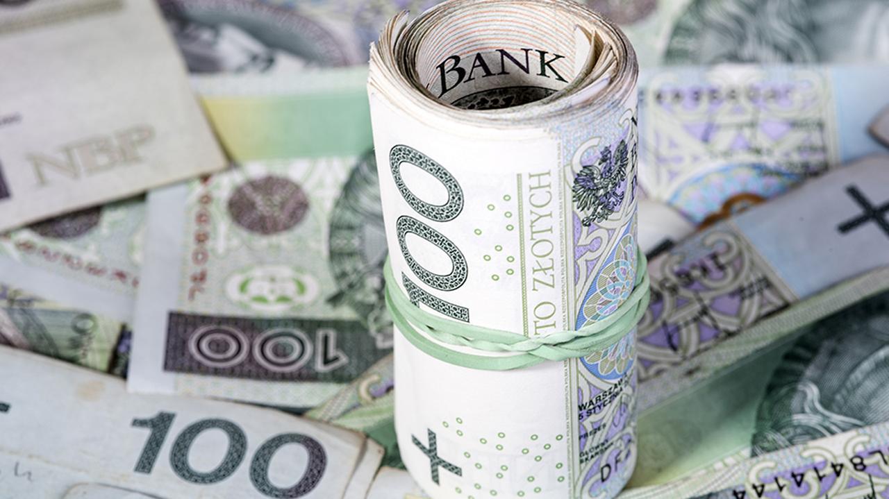Zarabiają więcej od szefów. "System postawiony na głowie"
