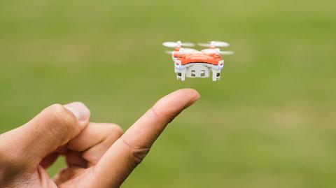 Ma 22 milimetry i waży 7 gramów. To może być najmniejszy dron na świecie
