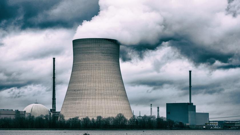 Dera: Polsce jest potrzebna energia atomowa