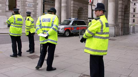 Londyńscy policjanci bezbronni. Broń ma przy sobie niecałe 9 procent (2017 r.)