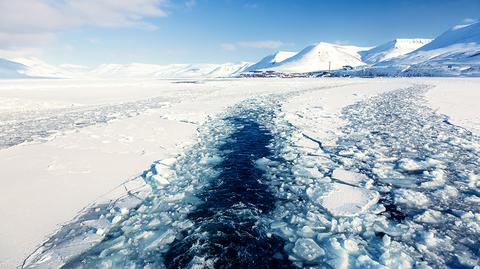 "Zimna wojna" o Arktykę. Kto zgarnie bogactwa?