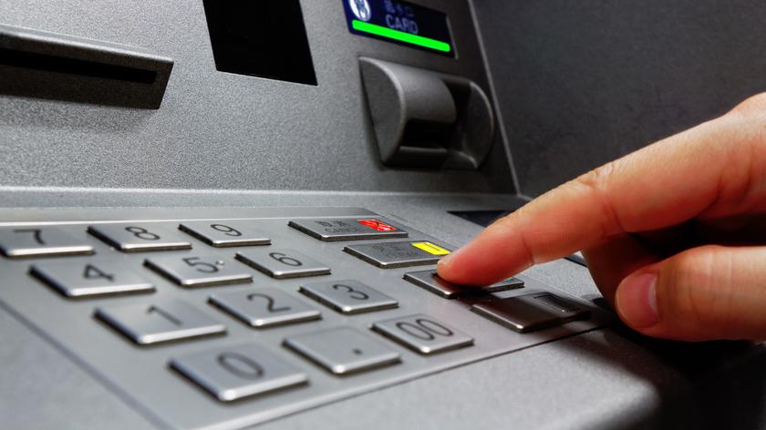 Problemy z wypłatą pieniędzy z bankomatów