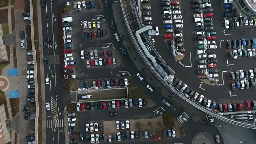 Miejsca parkingowe urosną, ale mogą być droższe. Zmiany od stycznia