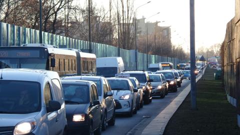 Warszawscy kierowcy tracą rocznie 96 godzin w korkach. "Sami jesteśmy sobie winni"