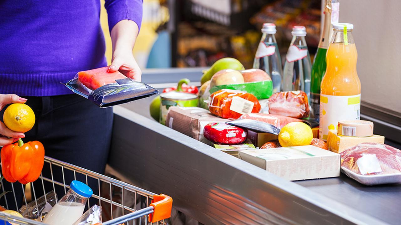 Día del Trabajo 2024. Tiendas: horario de atención, compras limitadas.  Calendario comercial