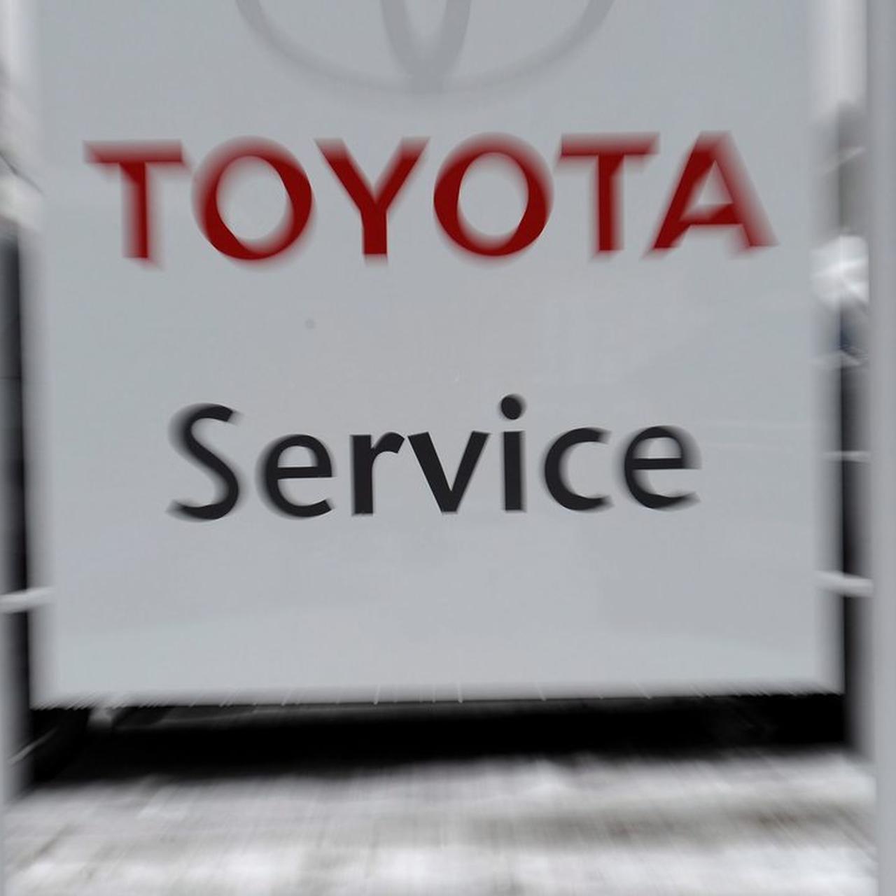 Paliwo Cieknie Z Toyoty - Tvn24 Biznes