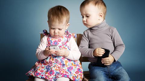 Kiedy dać dziecku smartfon?