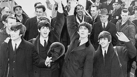 Pierwszy kontrakt Beatlesów idzie pod młotek