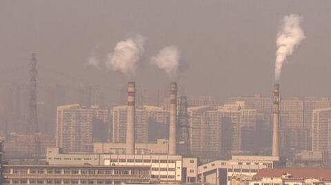 Pekin tonie w smogu