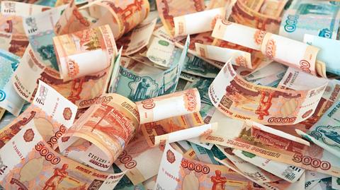 Rosja wśród "śmieci"? Rubel coraz słabszy