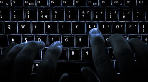 Eksperci przestrzegają przed oszustami internetowymi