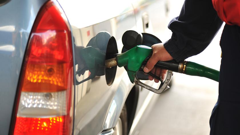 Adamczyk: cena paliwa nie powinna wzrosnąć