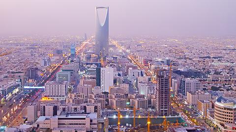 Arabia Saudyjska zaczyna oszczędzać