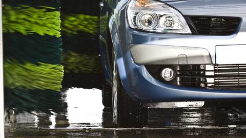 Myjnia samochodowa a uszkodzenie auta. Jak uzyskać odszkodowanie?