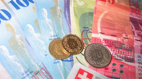 Reakcja franka szwajcarskiego na decyzję banku centralnego 