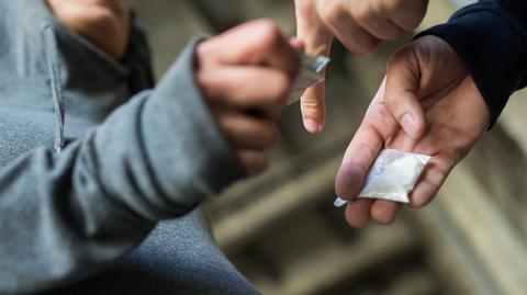 Nowy sposób dilerów narkotyków. Policja ostrzega młodzież 