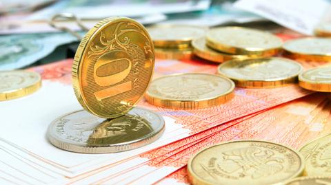 Rubel odrabia straty na rynku walutowym 