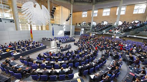 Ile zarabiają posłowie w Niemczech i we Włoszech?