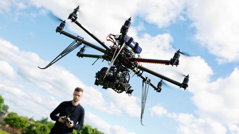 Świat technologii: Krótki poradnik, jak latać dronem